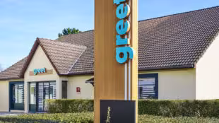 Greet Hotel Versailles - Voisins Le Bretonneux