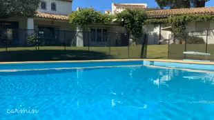 La Bastide Blanche location de villa avec piscine, practice de golf, boulodrome et cabane