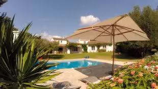 La Bastide Blanche location de villa avec piscine, practice de golf, boulodrome et cabane