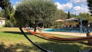 La Bastide Blanche location de villa avec piscine, practice de golf, boulodrome et cabane