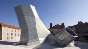 Frac Centre-Val de Loire - JAKOB + MACFARLANE architecture, Les Turbulences (FRAC Centre-Val de Loire, Orléans), 2009-2013 © N Borel Photo