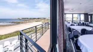 photo-alfred-meeting-vue-mer-batz-sur-mer-salle-privatisable-66027c2831631