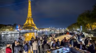 Photographe restaurant bateau sur Seine Paris - Photographe des visuelles du bateau restaurant sur la Seine à Paris