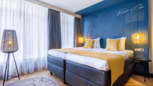 tel Die Port van Cleve room