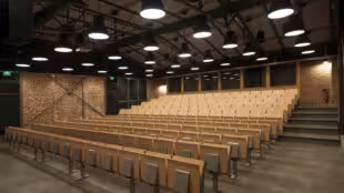 Espace Iris-Amphithéâtre format 188 places équipé