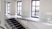 Le Cloître ouvert - Galerie - Escalier entrée
