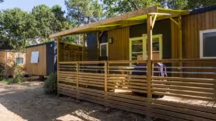 Camping Palmyre Loisirs**** Eden Villages - Chalet