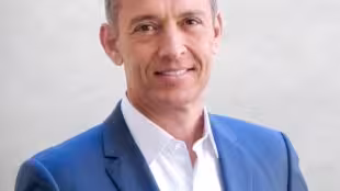 STEPHANE JOBERT