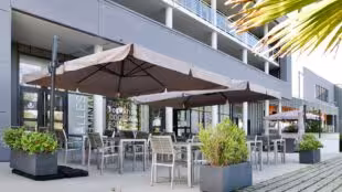 GOLDEN TULIP PORNIC SUITES