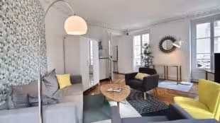 UNE MAISON BLEUE
