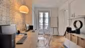 UNE MAISON BLEUE