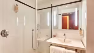 B&B HOTEL Saint-Quentin-en-Yvelines Centre Gare