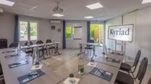 Hôtel Kyriad Lyon Bron Eurexpo Le Cottage