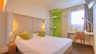 Hotel - Restaurant Campanile Paris Ouest- Nanterre- La Défense
