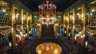 Folies Bergère-Le Hall