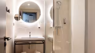 BEST WESTERN M-TREIZE PARIS ASNIERES