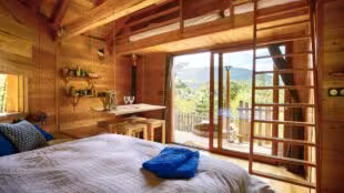 Là-Haut, cabanes perchées