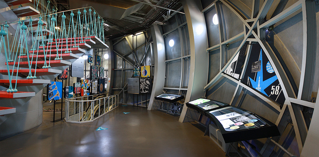 interior atomium 2