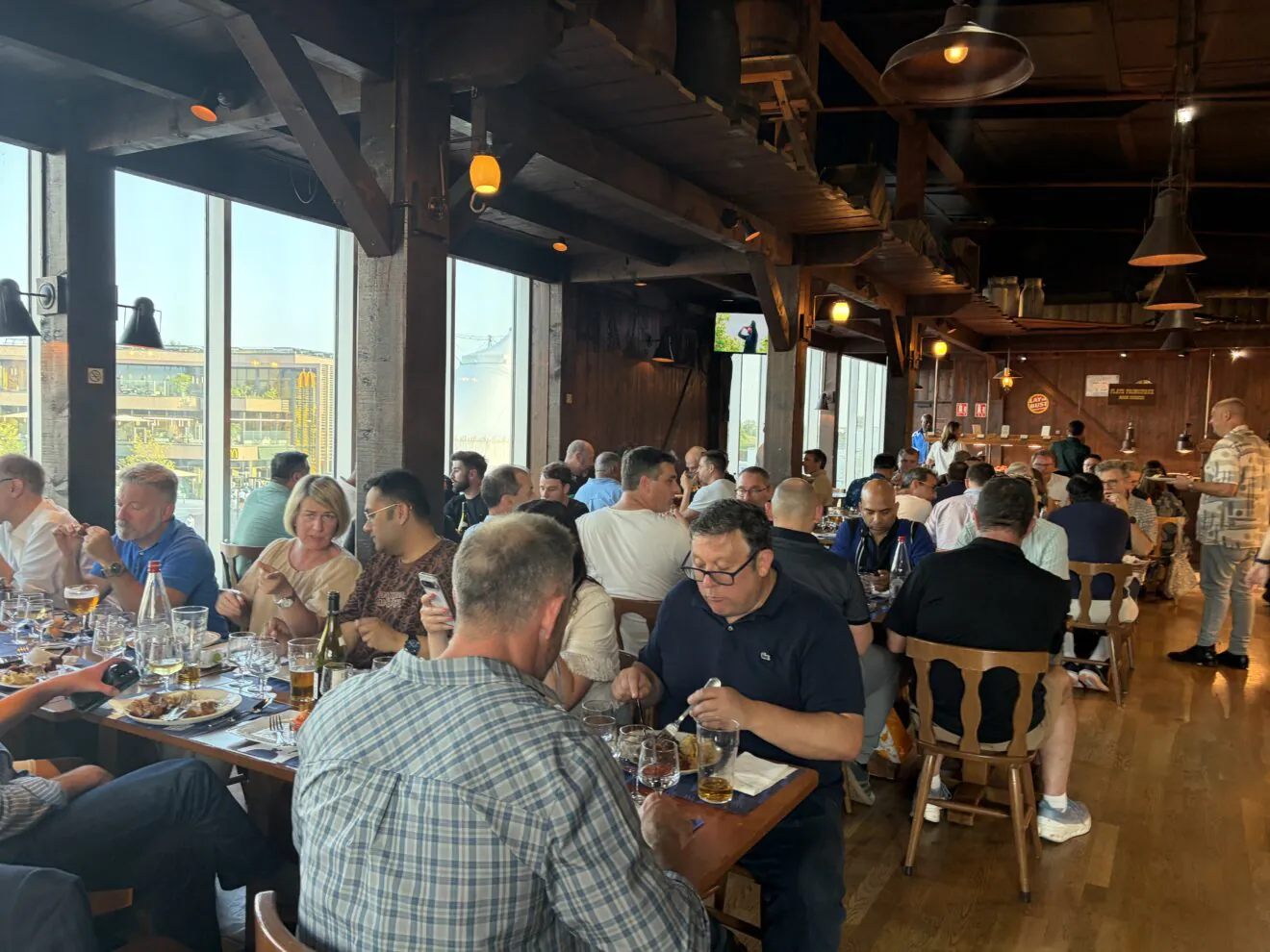 Équipe Pandrol lors du diner au Disney Village 