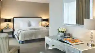 Warwick Paris