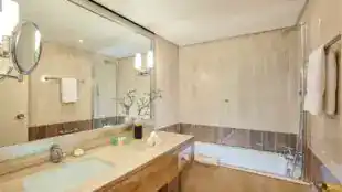 Warwick Paris