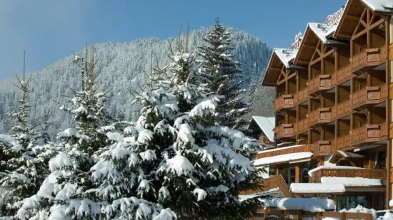 hotel_Carlina_La_Clusaz_facade_hiver_paysage - Hôtel Carlina hiver