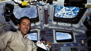 thumbs_jfc-et-famille-en-orbite-sts84