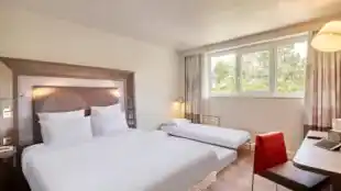 B&B Cergy Port****