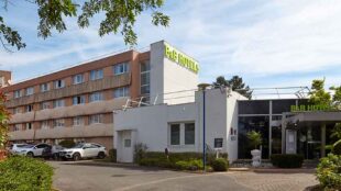 B&B Cergy Port****