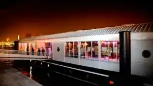 Le Café Barge
