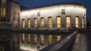 parvis_bas_nuit_1