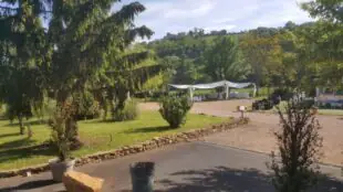 domaine des pierres dorees jardin
