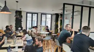 Level Coworking Café