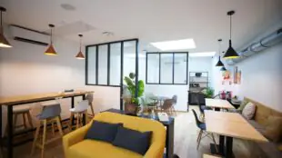 Level Coworking Café
