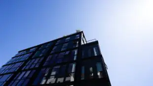 Live & Coworking : Location de bureaux ouverts & fermés, Salles de réunion & Espace événementiel