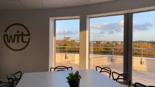 WORK IN TOP, espace de coworking, location de salles de réunion et bureaux à Carquefou Nantes