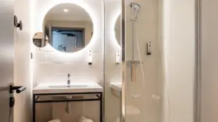 BEST WESTERN M-TREIZE PARIS ASNIERES