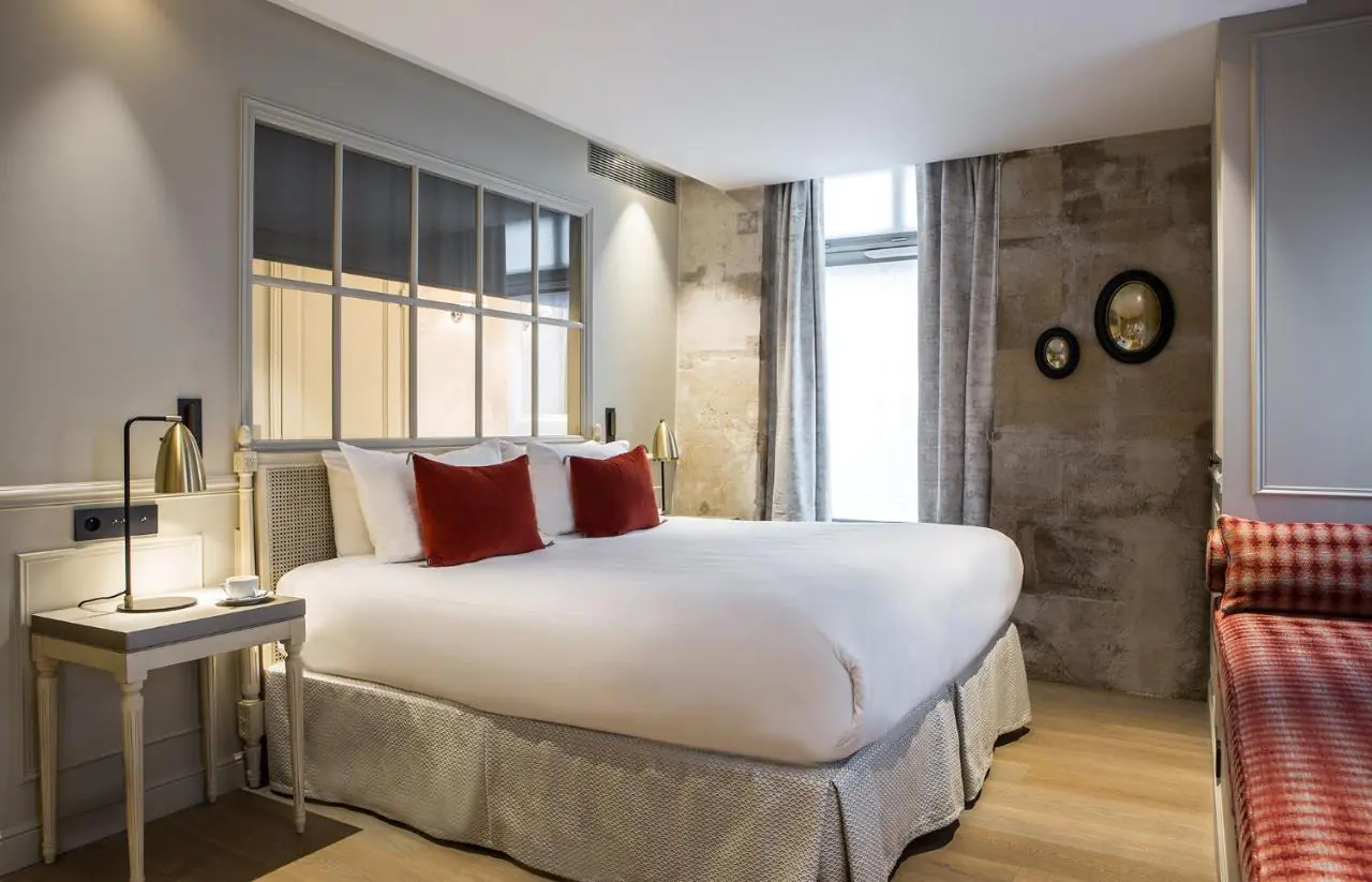 Hotel Charles V b 1
