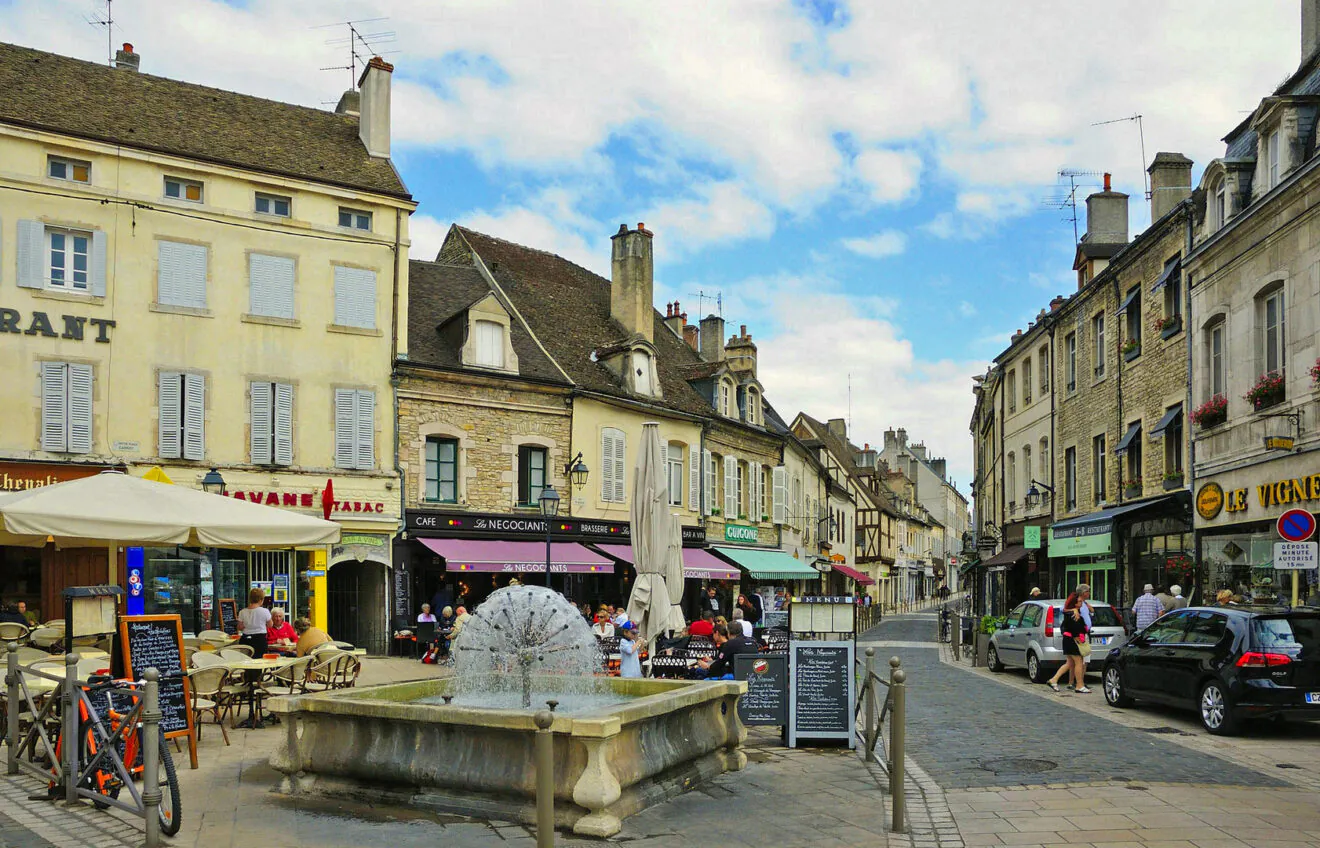 petite place carnot in beaune bourgogne 30f69364 9c45 443a 87ec 44ba56411872
